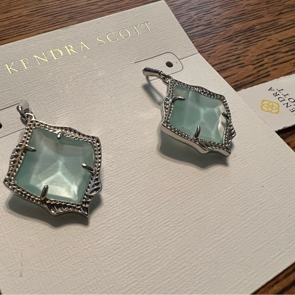 Kendra Scott Kyrie Earrings - Picture 3 of 5